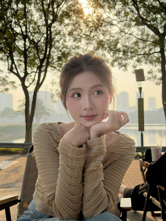 Nhan sắc nữ diễn viên vừa phải xin lỗi đoàn làm phim 'Gia đình trái dấu'