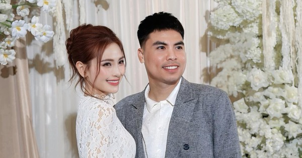 Rò rỉ ảnh cưới cực thơ của MC Mù Tạt và tiền vệ Phạm Đức Huy