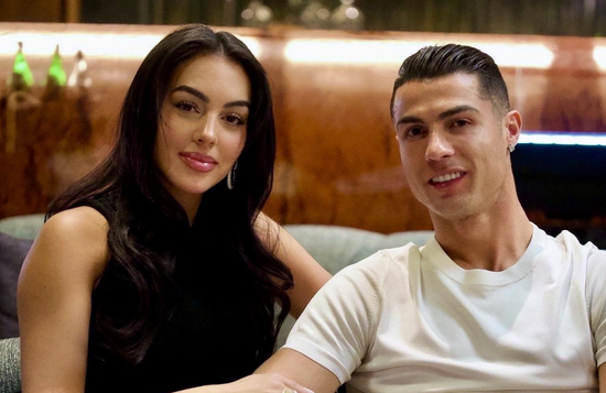 Ronaldo tuổi 41: Vinh quang sân cỏ, bình yên bên Georgina