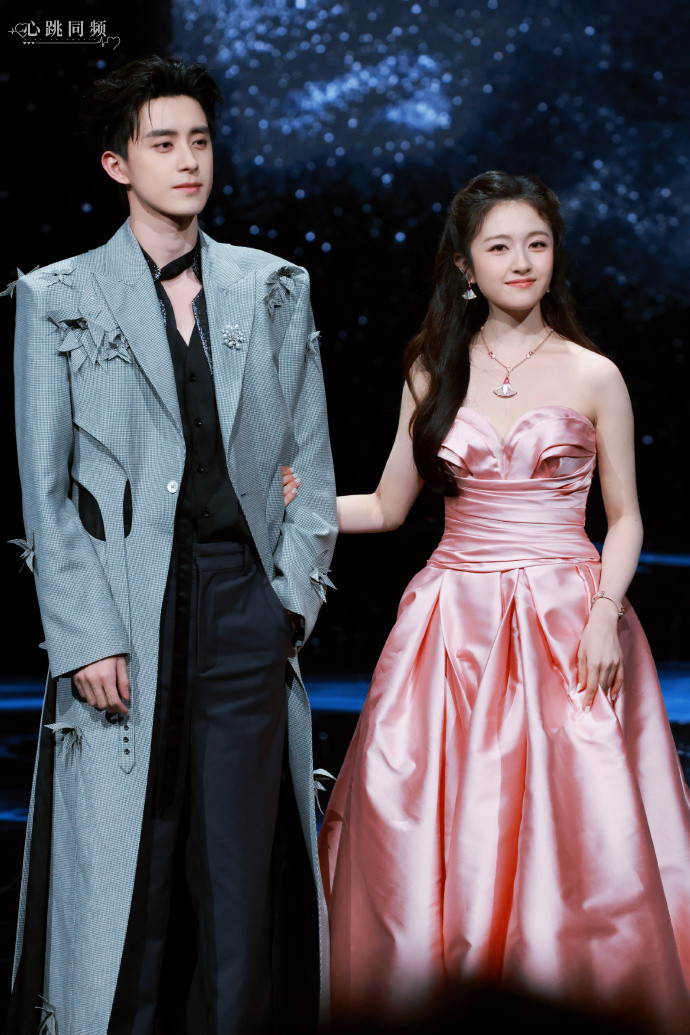 008ksaa6gy1i9zpyxpr1hj33ip5a0x6w