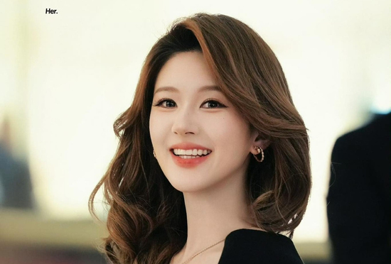 Triệu Lộ Tư trở thành tâm điểm chú ý khi tham dự sự kiện