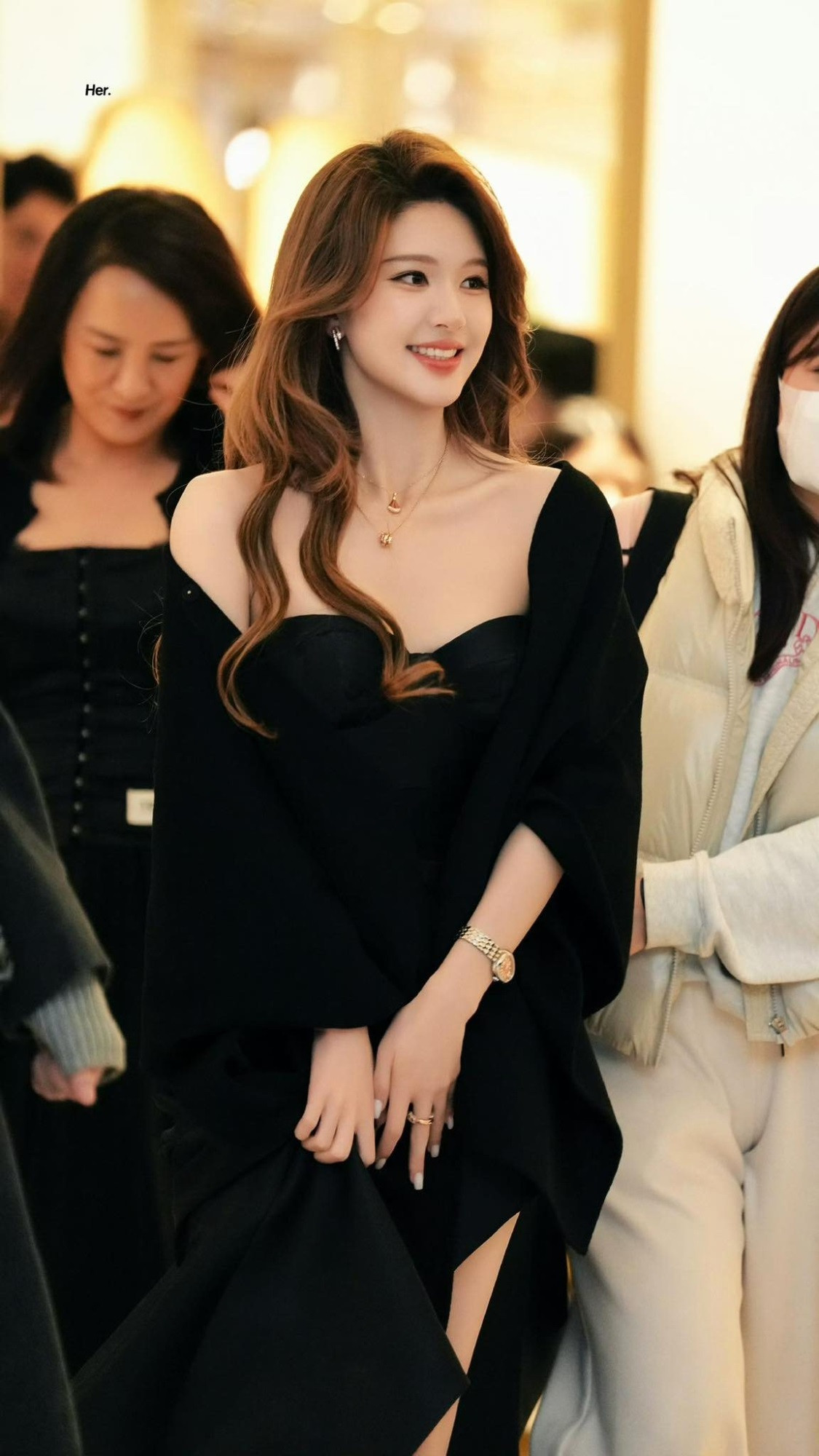 Triệu Lộ Tư trở thành tâm điểm chú ý khi tham dự sự kiện - Ảnh 3