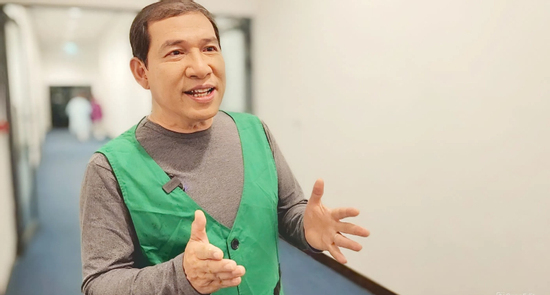 Vân Dung gặp Quang Thắng vồ vập hỏi: 'Sao gầy nhanh thế, có bệnh gì không?'