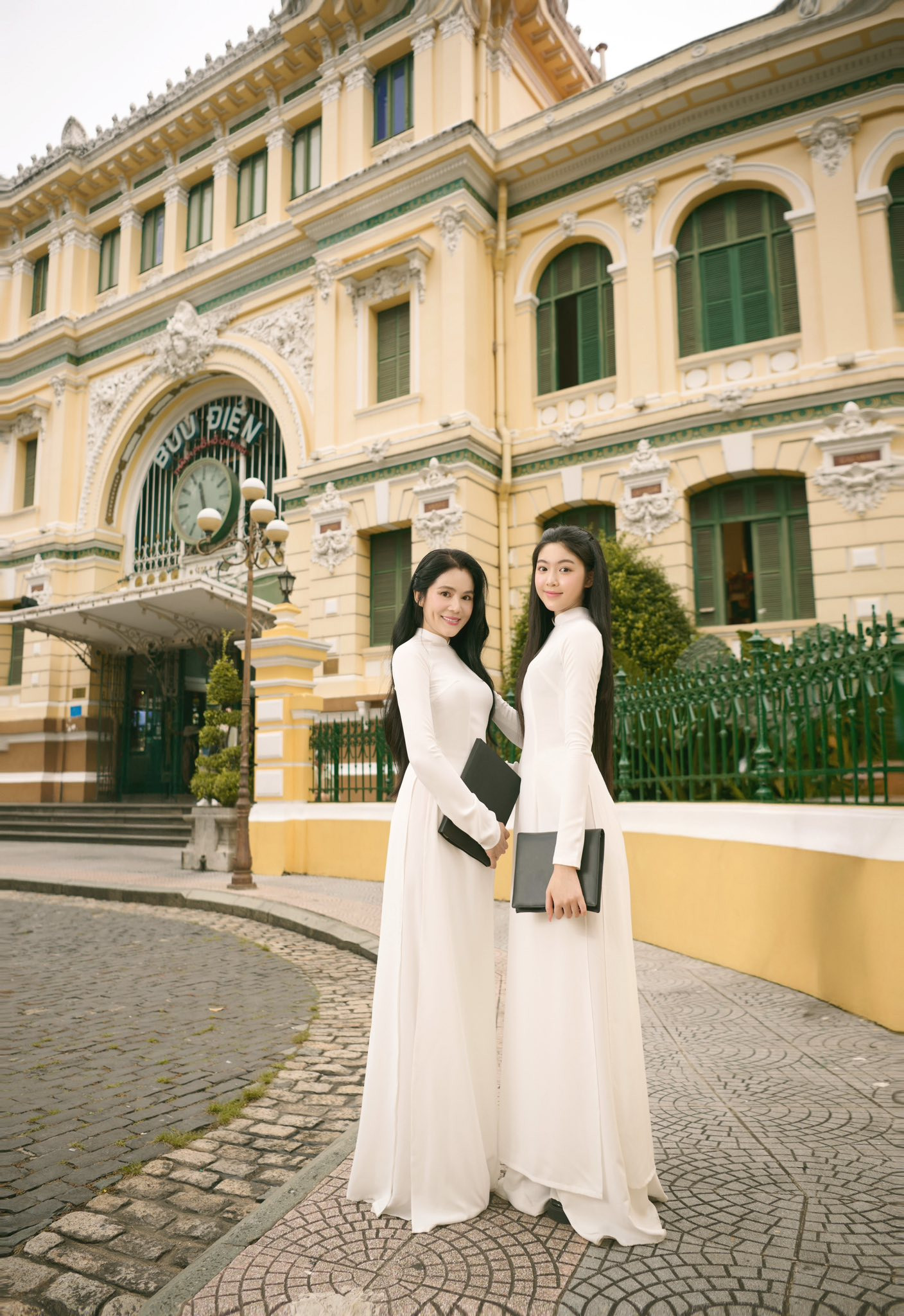 Vợ và con gái MC Quyền Linh: Khám phá cuộc sống gia đình đầy hạnh phúc - Ảnh 4.