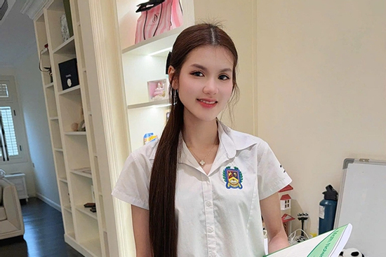 Con gái Hoa hậu Phương Lê 14 tuổi có chiều cao 1m7, học giỏi, ước mơ làm luật sư