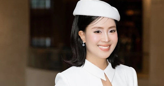 Hồng Diễm gây sốt với hình ảnh táo bạo, fan chú ý bình luận của Mạnh Trường