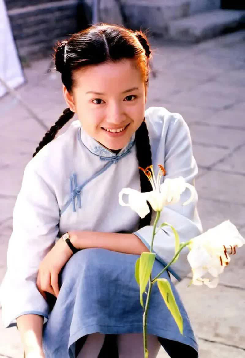 Bị quay lưng vì ồn ào ly hôn, nàng