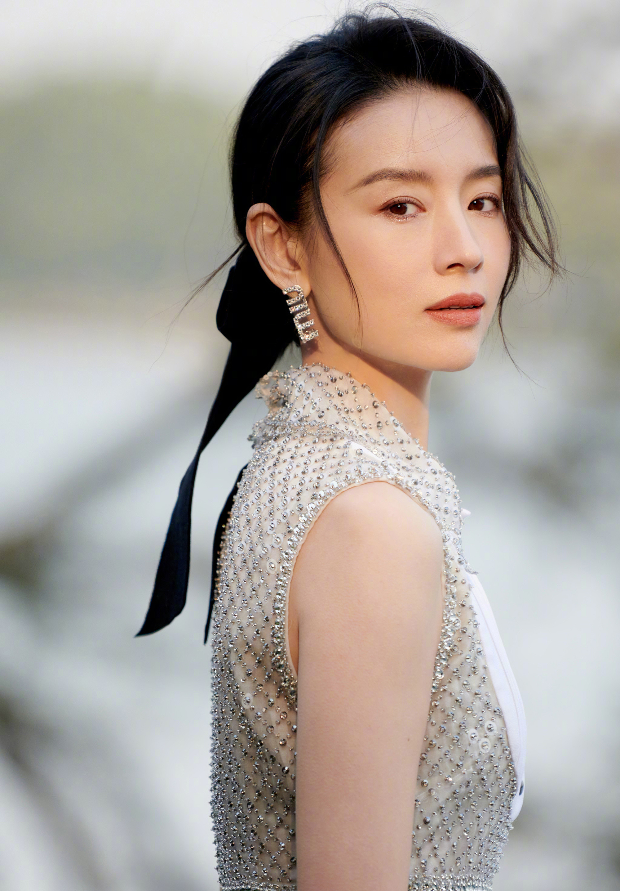 Bị quay lưng vì ồn ào ly hôn, nàng