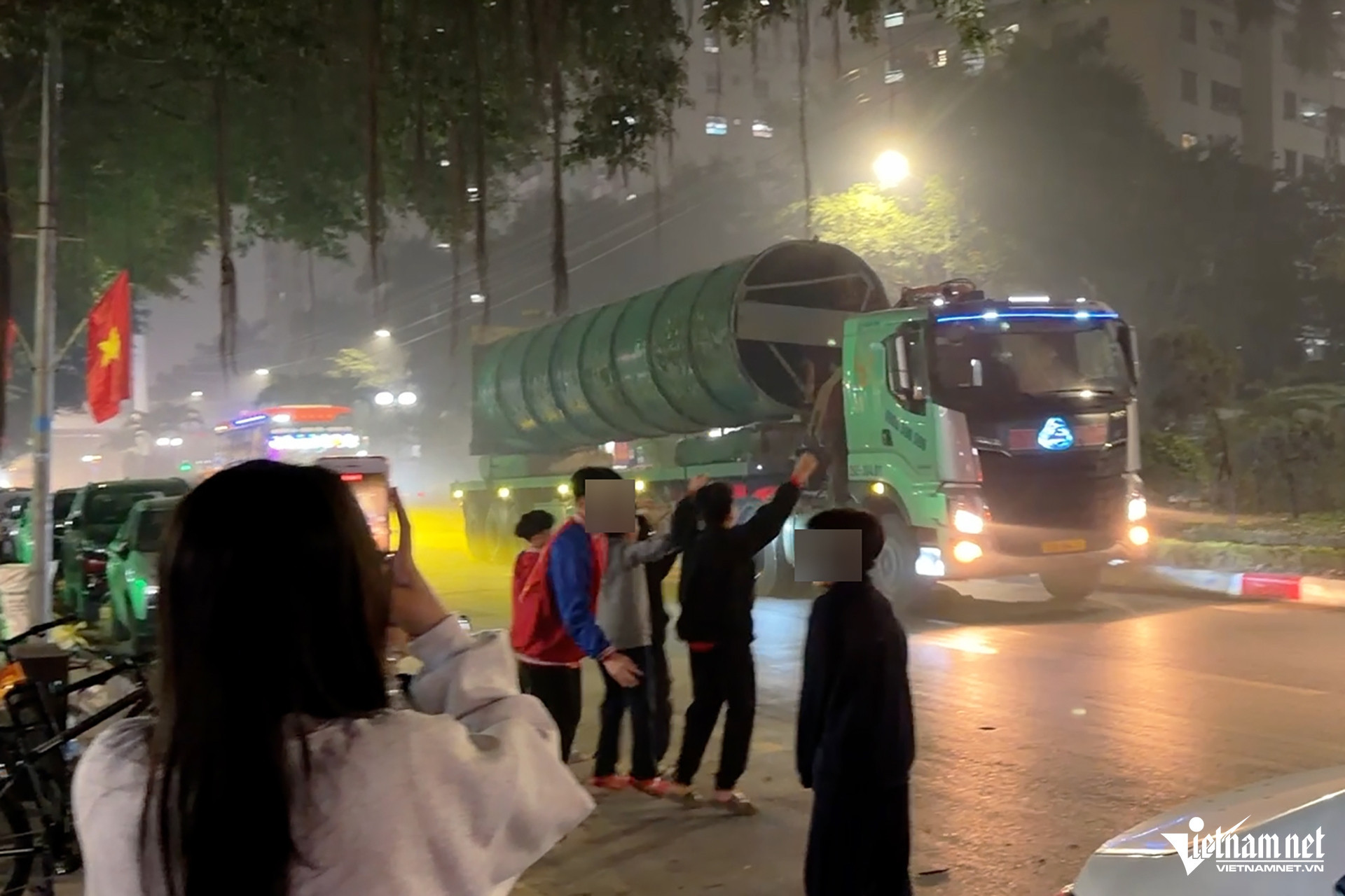 W-ngay mua xe tai.00_00_04_16.Still001.jpg