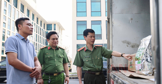 Vợ chồng lập 4 công ty sản xuất phân bón giả bán trên TikTok