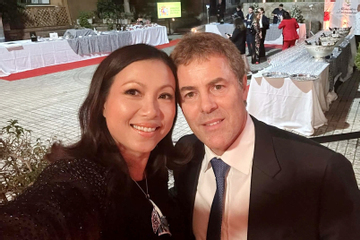 Chung sống không hôn thú, hoa hậu Ngô Mỹ Uyên và chồng giáo sư giữ tiền ra sao?