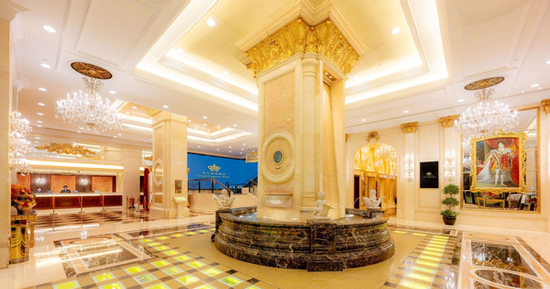 Khách sạn ở Macau, tháo dỡ lối đi lát gạch vàng bán 79kg thu về 332 tỷ đồng