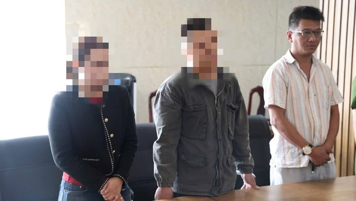 3 đối tượng trong đường dây sản xuất sơn Jotun giả. (Ảnh: CA)