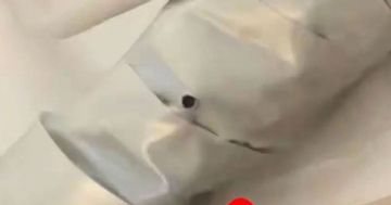 Hai cô gái phát hiện camera quay lén trong nhà nghỉ