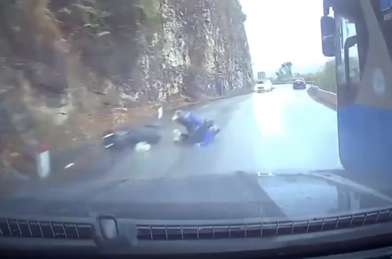 Lấn làn, vượt ẩu chẹt 2 chết người: Do người ta chứ do mình đâu