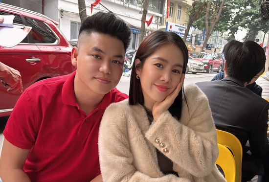 Vợ chồng Lê Phương tận hưởng không khí Tết sớm ở Hà Nội