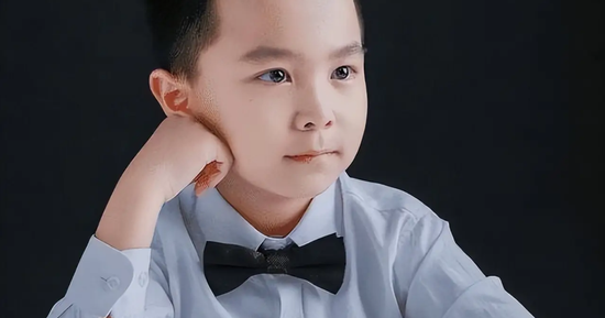 Cuộc sống hiện tại gây bất ngờ của thần đồng 3 tuổi nhận biết quốc kỳ, quốc huy của hơn 200 quốc gia, nhớ 3.000 chữ