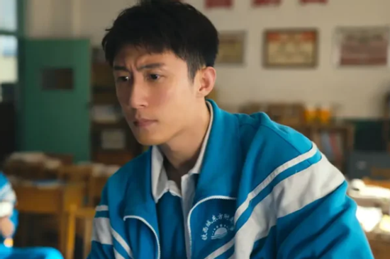 Hoàng Cảnh Du bị chê già vì '33 tuổi vẫn đóng học sinh cấp 3'