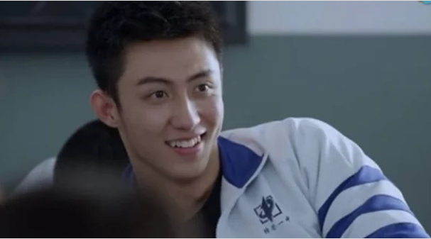 Hoàng Cảnh Du bị chê già vì '33 tuổi vẫn đóng học sinh cấp 3' - Ảnh 2