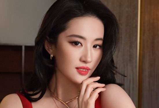 Lưu Diệc Phi không giấu giếm chuyện lộ tóc bạc ở tuổi 39