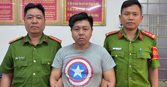 Bắt khẩn cấp tài xế đập phá hành lý của nữ hành khách ngay cổng ga T3 Tân Sơn Nhất