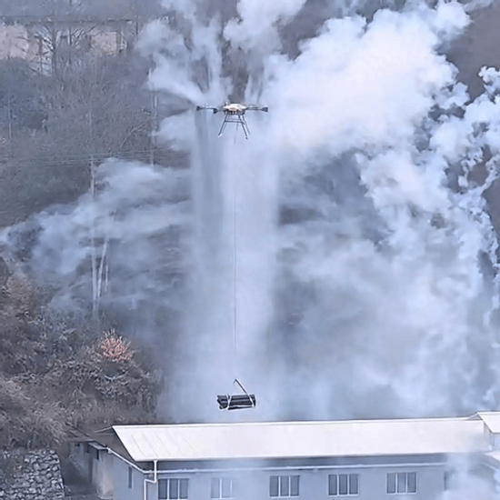 Đám tang thời công nghệ: 1 gia đình chi hơn 38 triệu thuê máy bay không người lái bê quan tài 460kg lên núi an táng