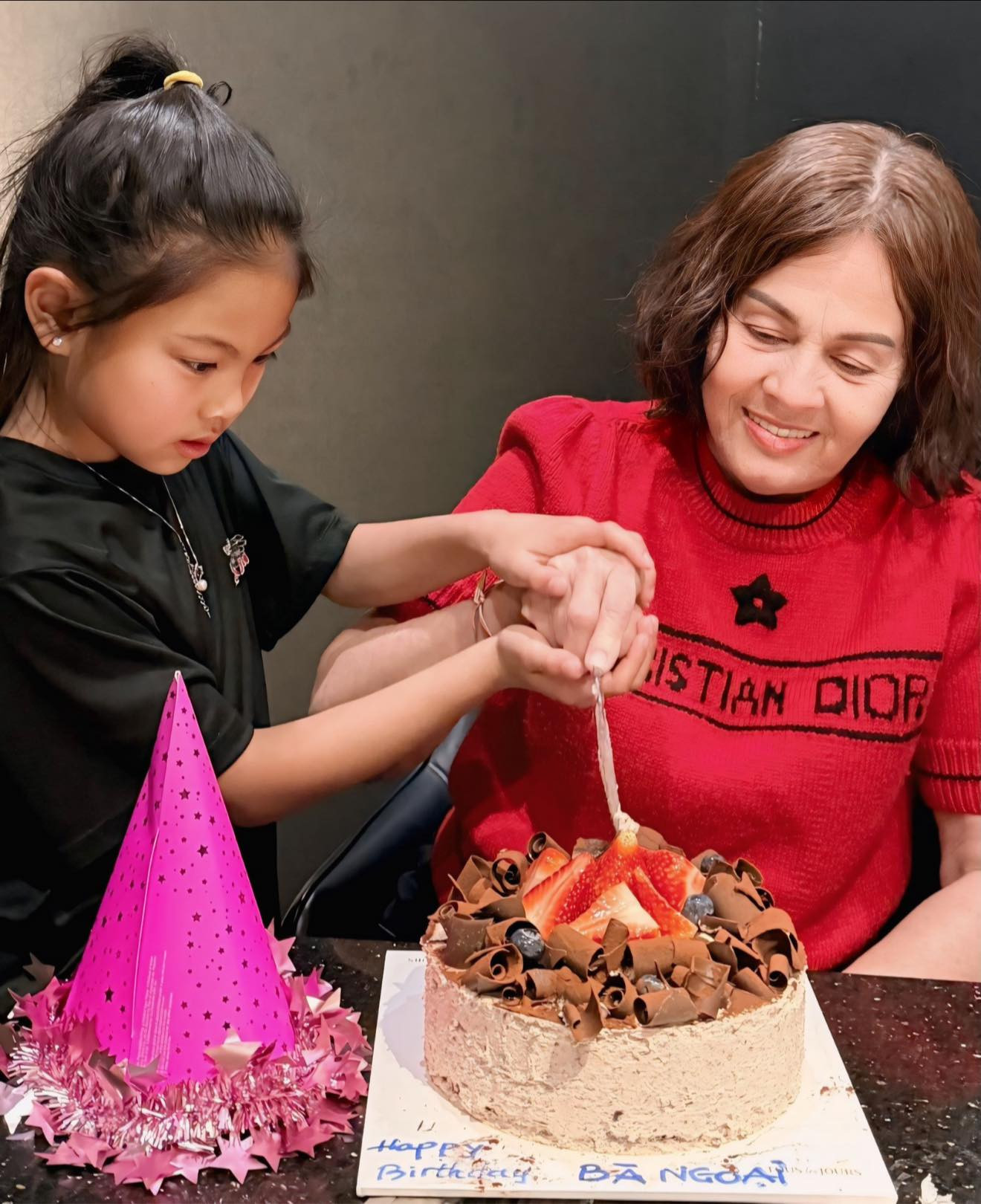 Mẹ ruột 'búp bê' Thanh Thảo được con gái tổ chức sinh nhật ở Mỹ - Ảnh 2.