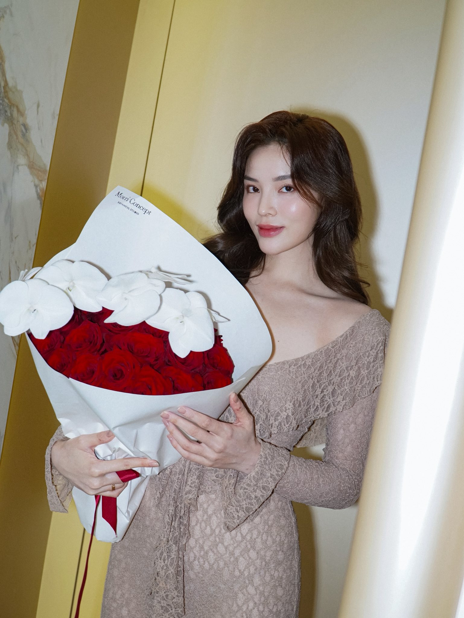 Kỳ Duyên khoe body quyến rũ trong váy cut - out và bí quyết giảm cân sau Tết - Ảnh 1.