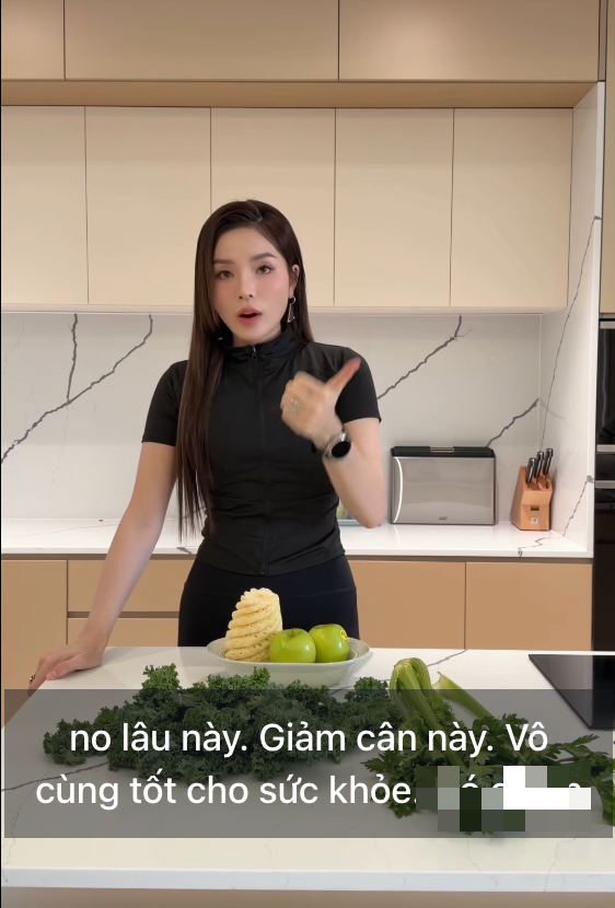 Kỳ Duyên khoe body quyến rũ trong váy cut - out và bí quyết giảm cân sau Tết - Ảnh 8.