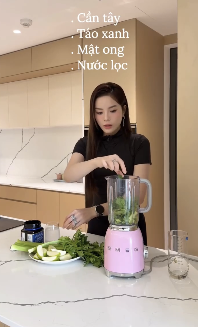 Kỳ Duyên khoe body quyến rũ trong váy cut - out và bí quyết giảm cân sau Tết - Ảnh 9.