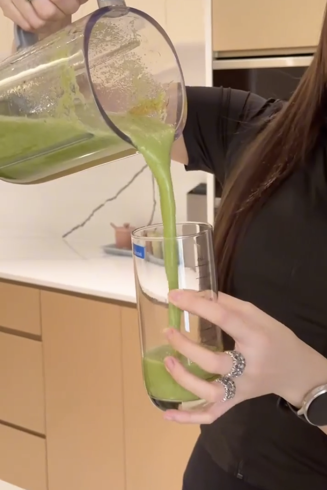 Kỳ Duyên khoe body quyến rũ trong váy cut - out và bí quyết giảm cân sau Tết - Ảnh 10.