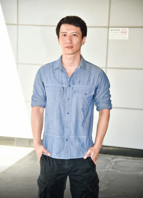 Nam diễn viên nổi tiếng bị tố cởi trần, quấy rối bạn gái cũ trước cửa nhà - Ảnh 3