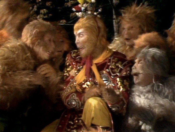 Hùng Nghê là một trong những diễn viên đóng vai khỉ con trong