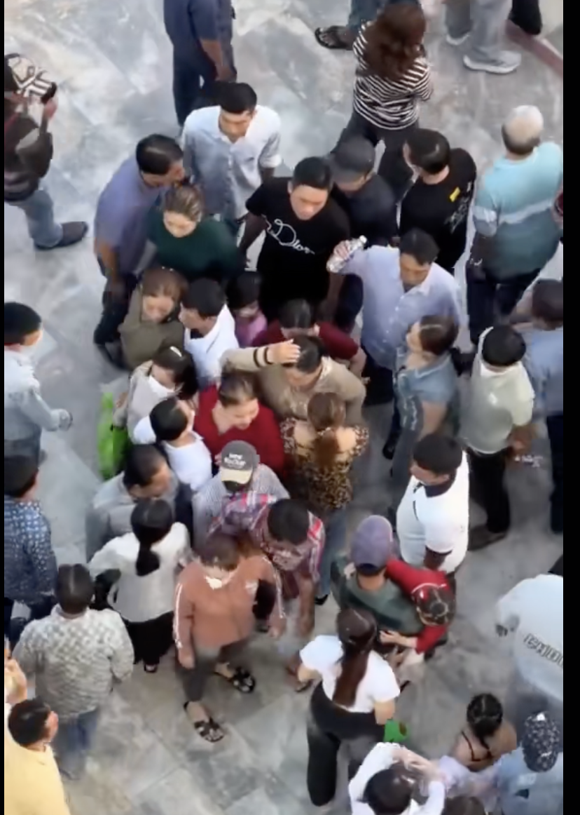 Xôn xao clip nghi giật dây chuyền chớp nhoáng tại điểm du lịch nổi tiếng ở Cần Thơ    - Ảnh 1.