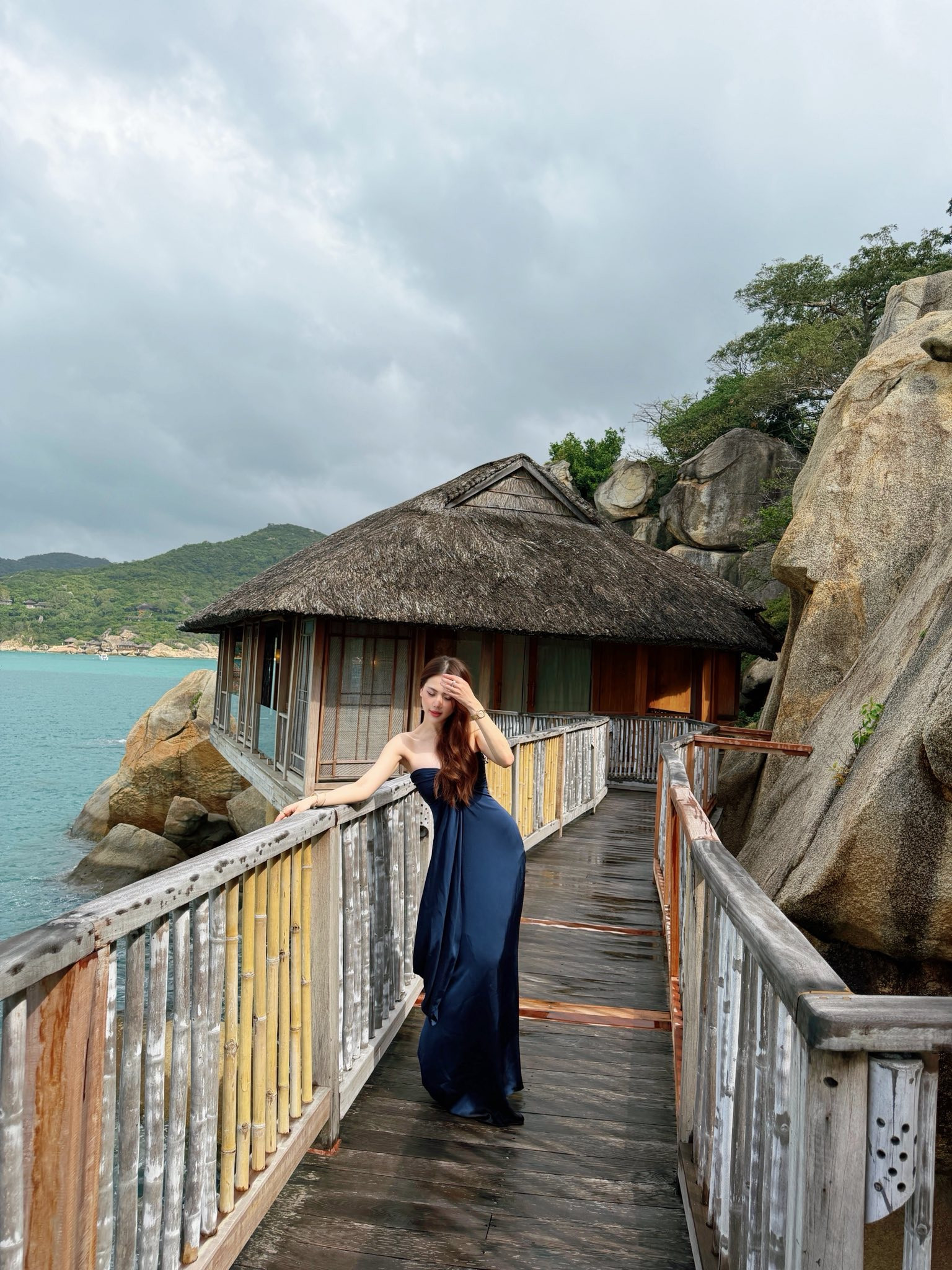 Bùi Quỳnh Hoa khoe vòng eo cuốn hút trong bộ đồ bơi cut - out táo bạo 2026 - Ảnh 6.