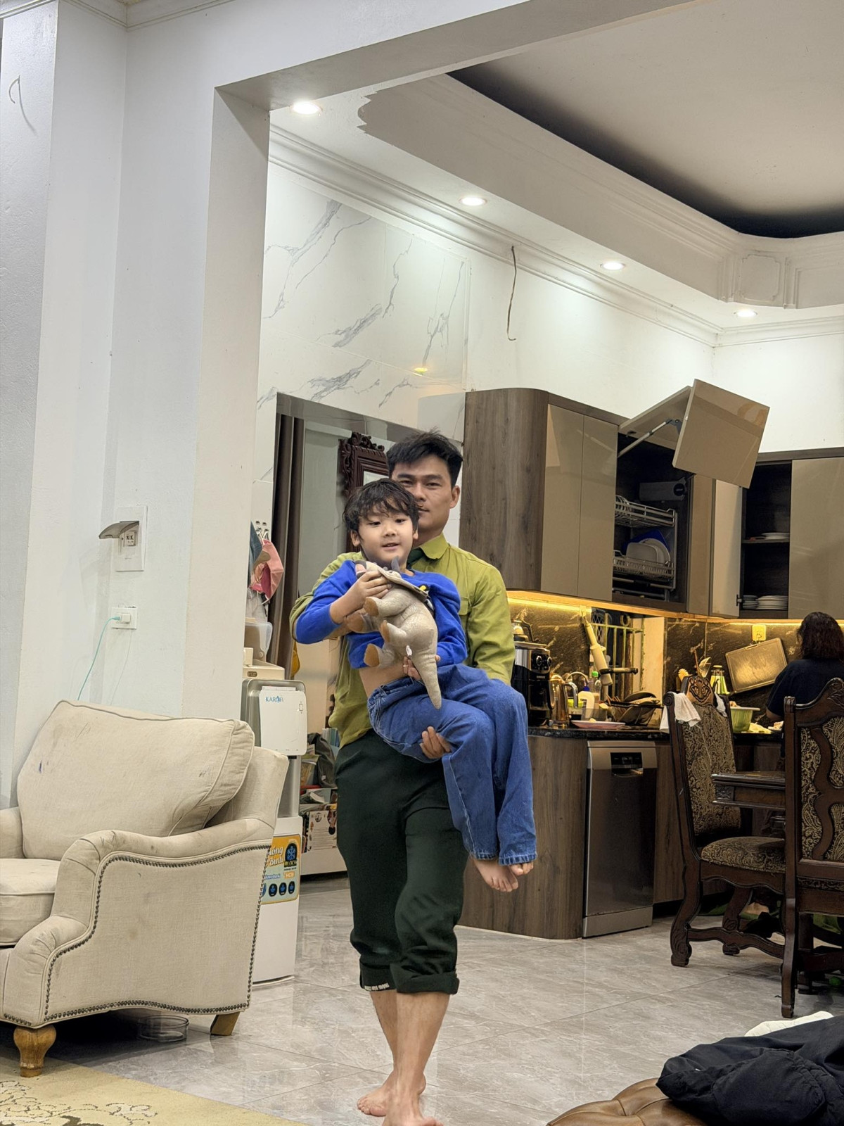 Tổ ấm hơn 1 . 000 M2 của Hòa Minzy và Văn Cương: Hạnh phúc bên gia đình - Ảnh 9.