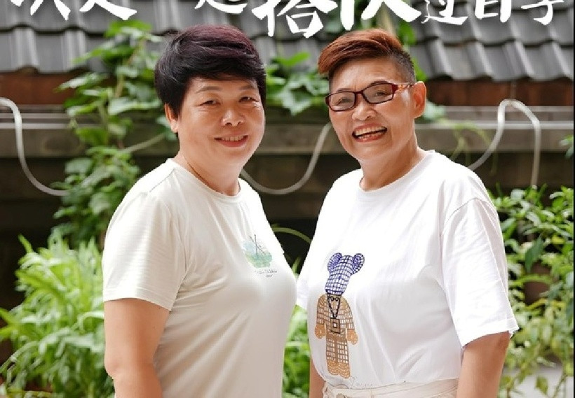 Li Yan (trái) và Liang Shichun sống chung như gia đình suốt 13 năm. Ảnh: Southern Metropolis Daily.