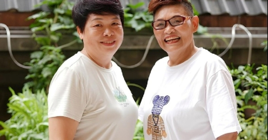 Hai người phụ nữ ly hôn góp tiền mua nhà, sống chung như gia đình suốt 13 năm