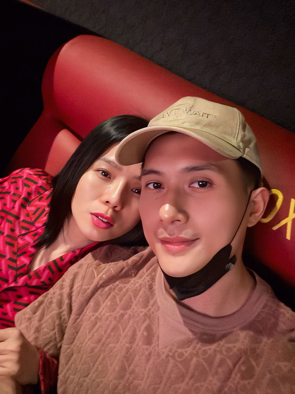 Tình yêu của Lệ Quyên - Lâm Bảo Châu: Thoải mái nắm tay nhau nhẹ nhàng qua ngày tháng - Ảnh 3.