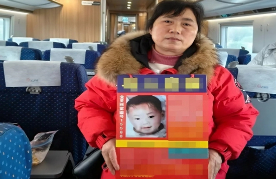 Tìm thấy con trai bị bắt cóc sau 32 năm, cha mẹ nghẹn ngào chưa thể đoàn tụ