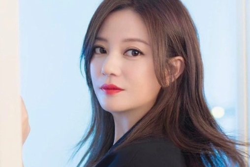 Vì sao Triệu Vy tiếp tục bị đóng băng 9 triệu NDT cổ phiếu?