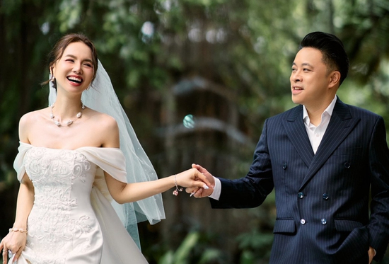 Victor Vũ và Đinh Ngọc Diệp kỷ niệm 10 năm cưới