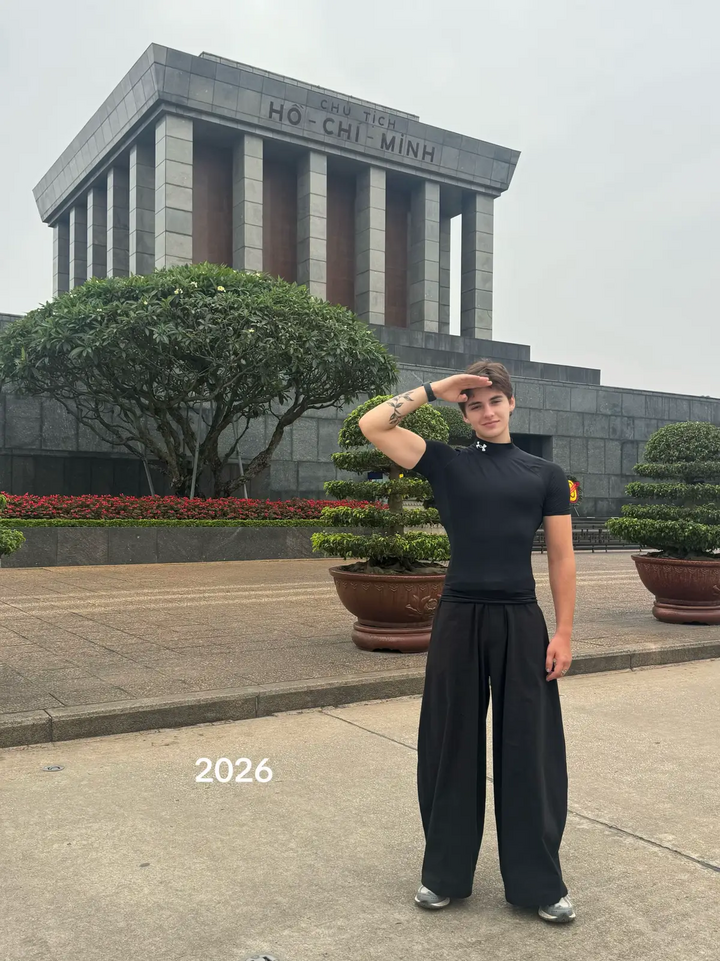 Chàng trai Pháp chia sẻ hai mốc thời gian thăm Việt Nam. (Ảnh chụp màn hình)