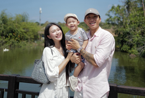 Doãn Hải My chăm con, kinh doanh vẫn miệt mài học Thạc sĩ, vậy mới hiểu vì sao Văn Hậu si mê