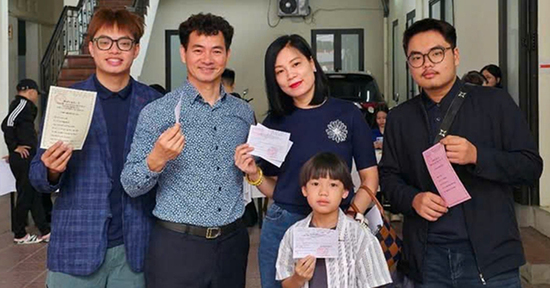 Cục trưởng Xuân Bắc, NSND Tự Long cùng nhiều nghệ sĩ đi bầu cử