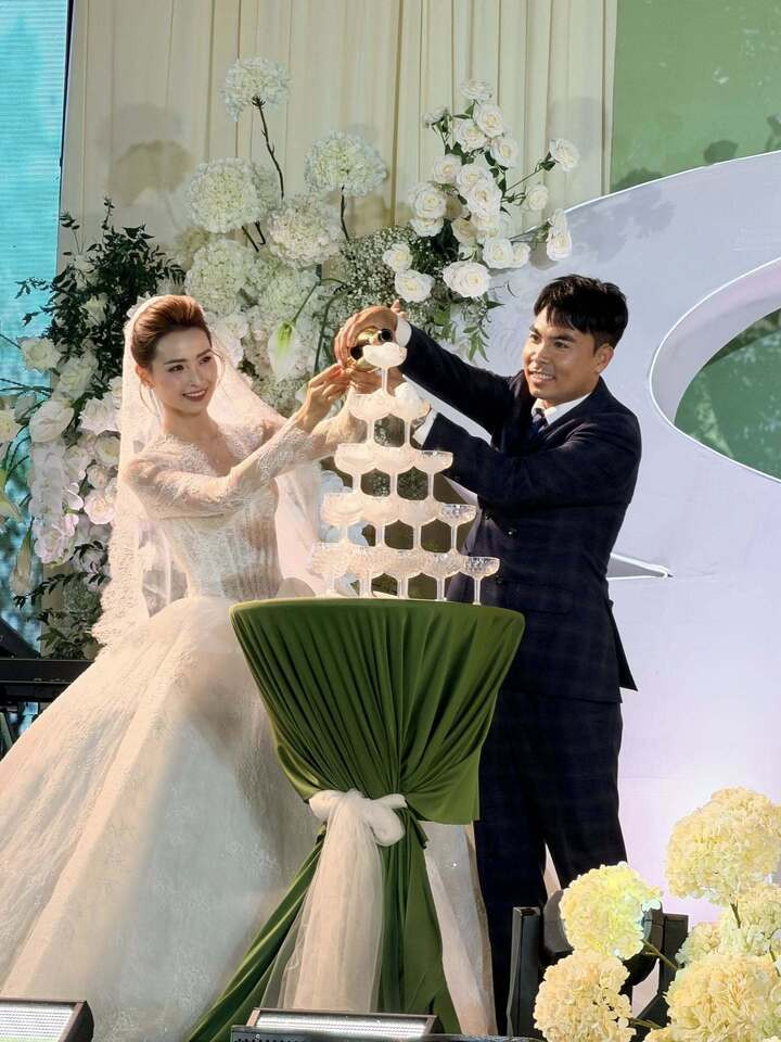 Sau tiệc cưới tại quê nhà, Huyền Trang và Đức Huy sẽ tiếp tục đãi tiệc tại Hà Nội vào ngày 22/3.