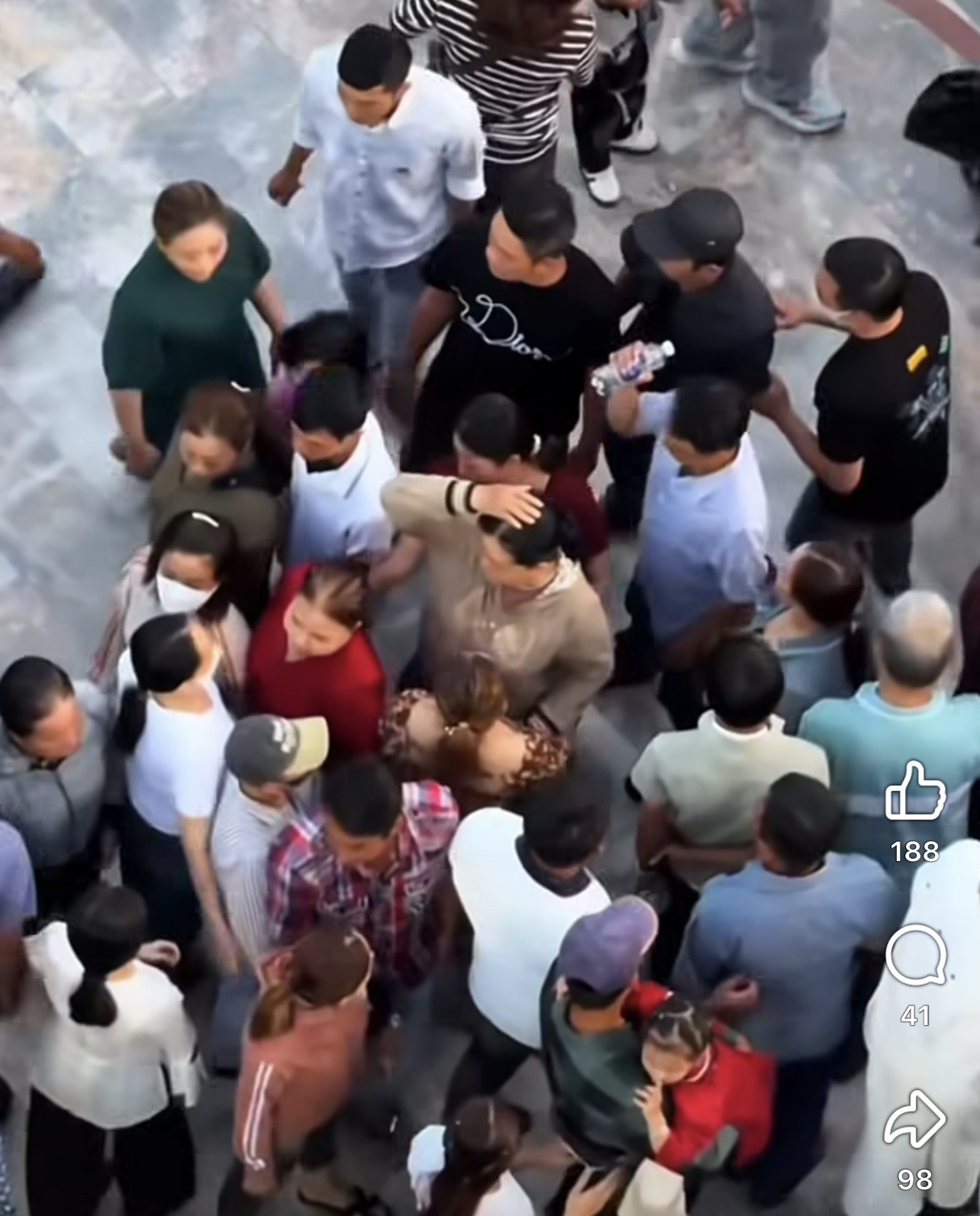 Danh tính “nữ quái” cầm đầu nhóm dàn cảnh cướp giật, hơn 20 người tham gia, hàng ngày có xe 29 chỗ đưa đi - Ảnh 2.