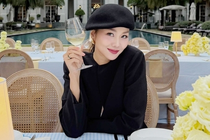 Hé lộ cuộc sống trong biệt thự bề thế rộng 1.000m2 của siêu mẫu sở hữu đôi chân dài cực phẩm