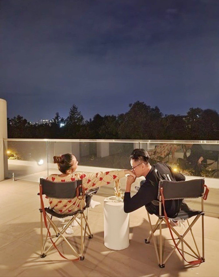 Hé lộ cuộc sống trong biệt thự bề thế rộng 1.000m2 của siêu mẫu sở hữu đôi chân dài cực phẩm- Ảnh 5.