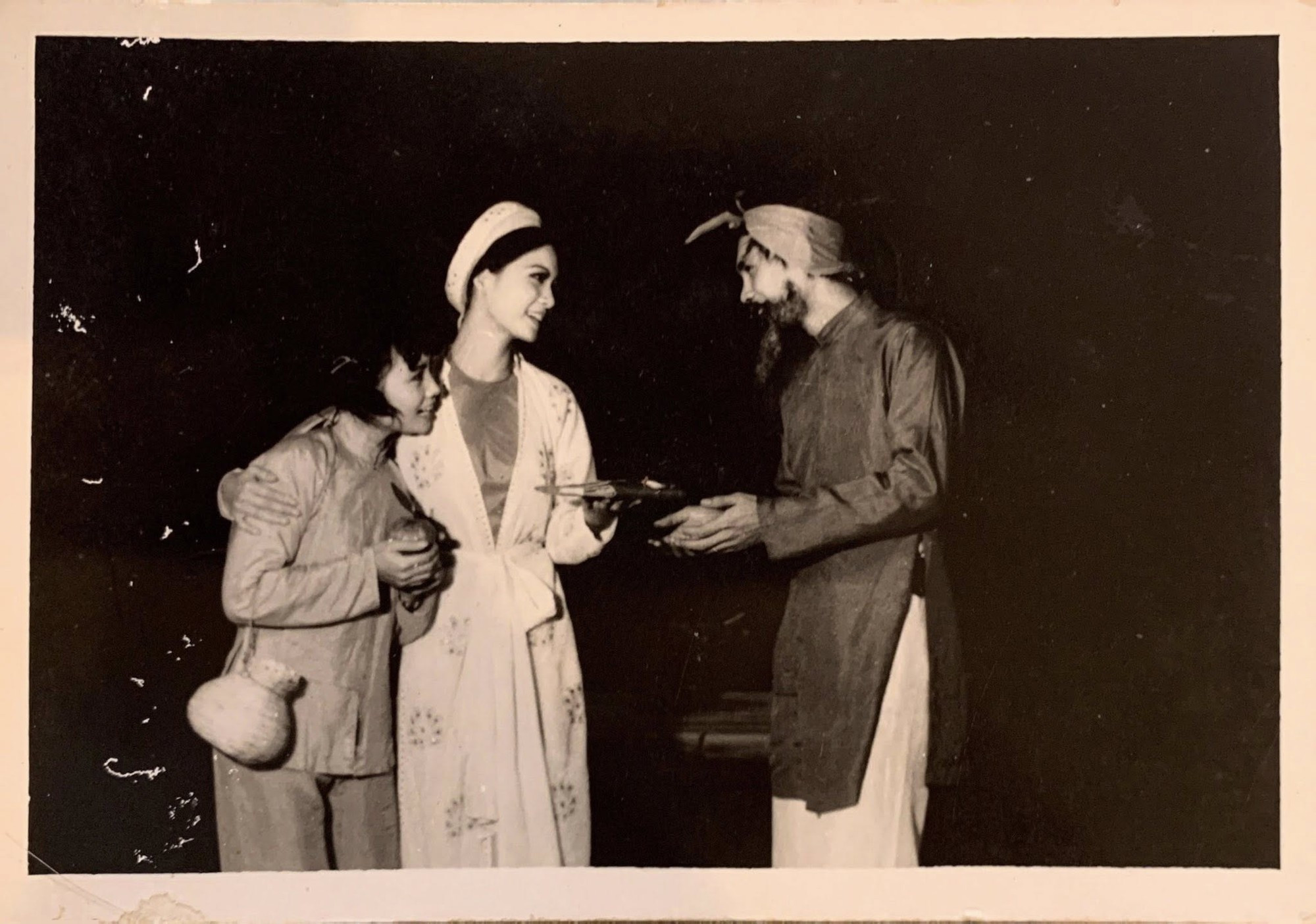 Nữ NSND với hình ảnh hiếm khi còn trẻ, vẻ đẹp làm xao xuyến lòng người- Ảnh 7.